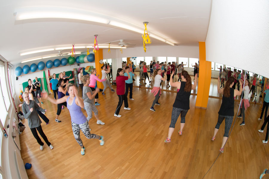 16_Tag_der_offenen_Tuer_gratis_Workshop_Zumba_2_Fitness_Paradies.jpg