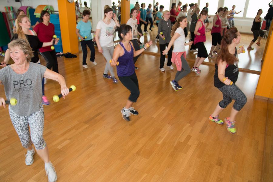17_Tag_der_offenen_Tuer_gratis_Workshop_Zumba_4_Fitness_Paradies.jpg